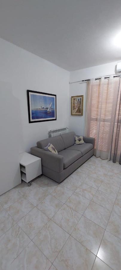 Ampio Monolocale Con Terrazzo - A 2 Passi Dal Mare Apartment Latte Exterior photo